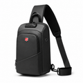 Crossbody Veske til Herre – Vanntett Sling Bag med USB-port og Tyverisikring