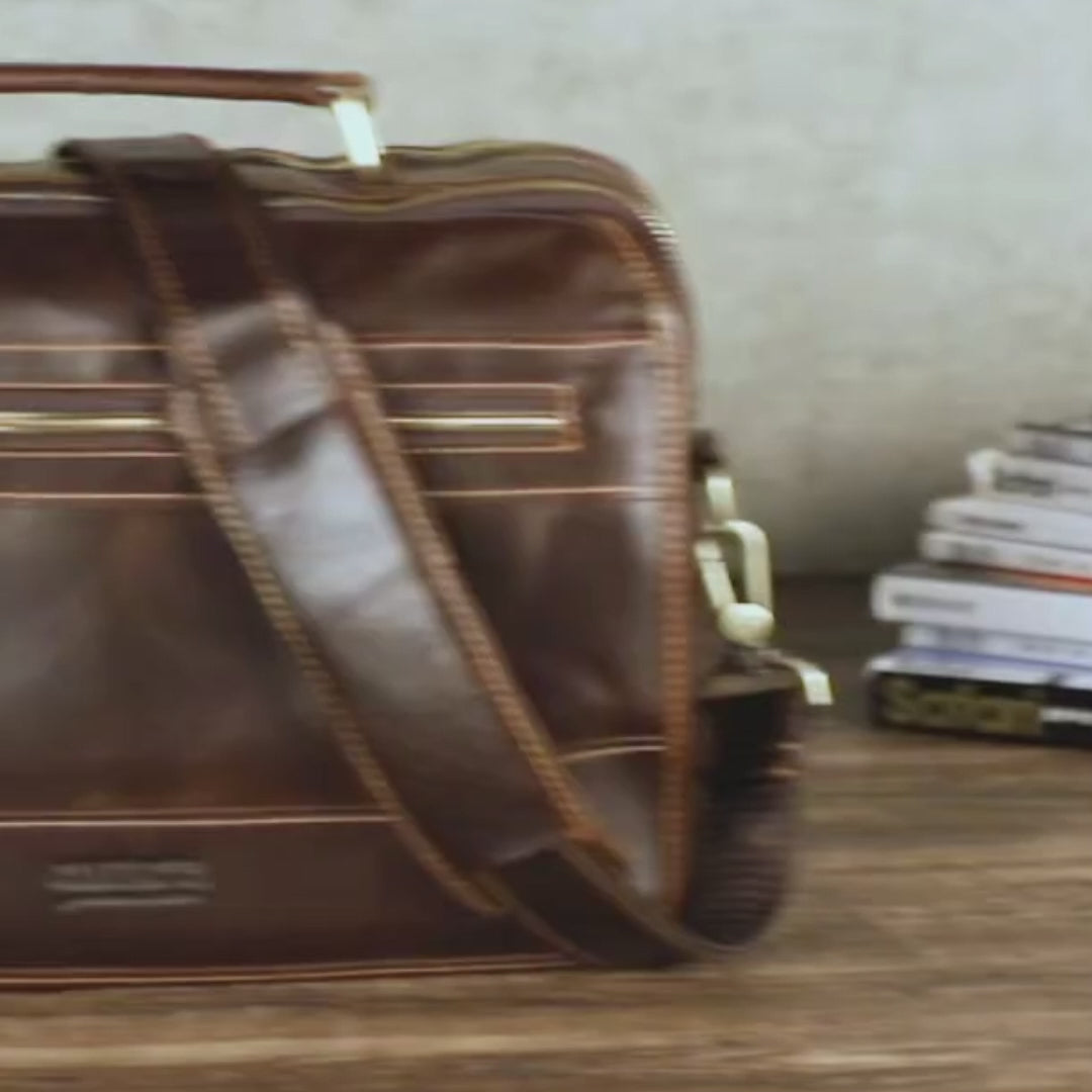 Liten Crossbody Skinnveske for Menn – Elegant Skulderveske med Praktisk Oppbevaring