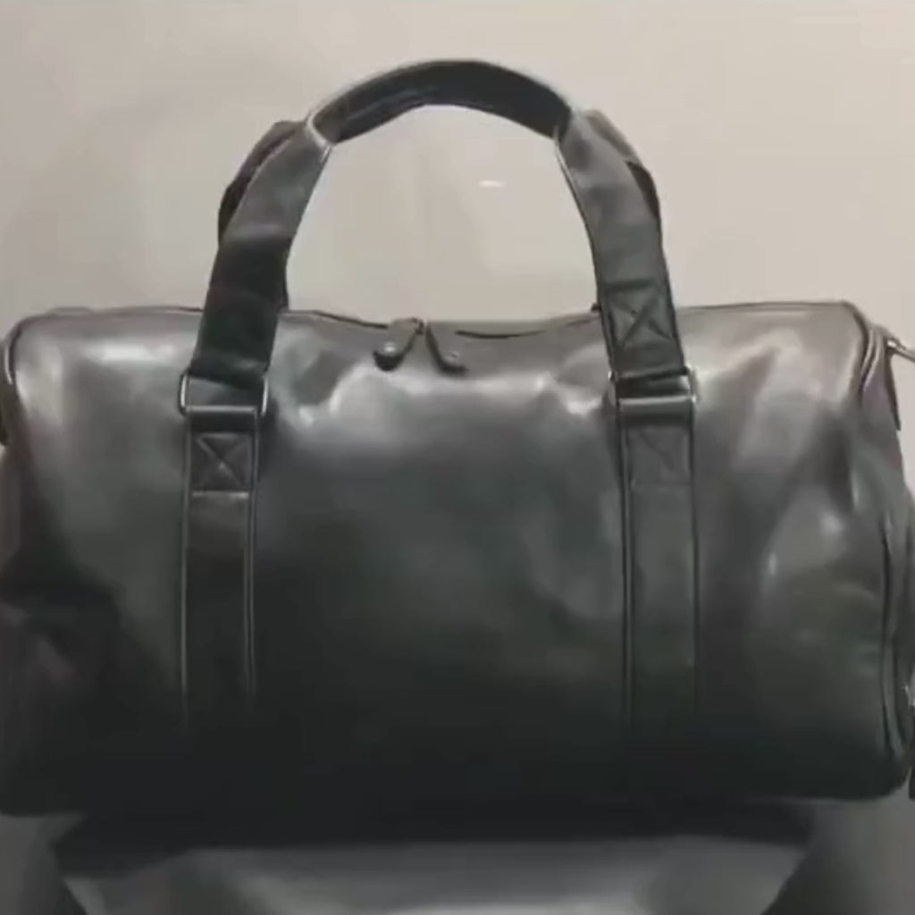 Reise- og Treningsbag i Skinn – Duffelbag med Skorom og Stor Kapasitet